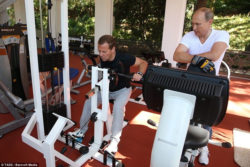 Putin and Medvedev working out, grilling meet and sipping tea in Sochi (+Photo Gallery) geotv.ge